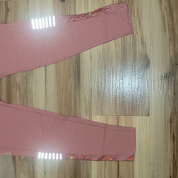 NWT Pink Active Reflective Leggings - Picture 6 of 16